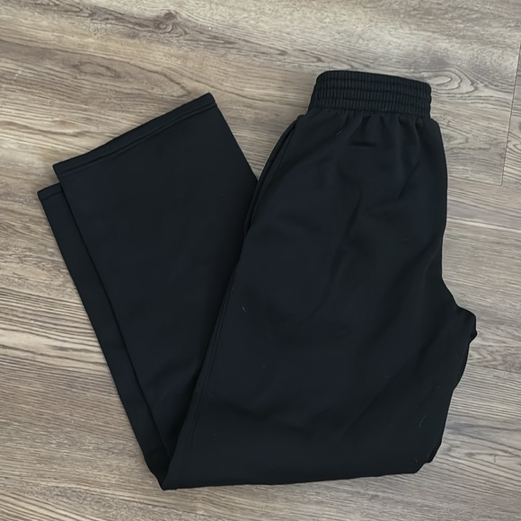 ⭐️Under armor sweatpants⭐️ - Picture 2 of 3